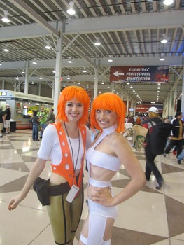 Johanna Telander and Kimberly Moore both dressed as Leeloo from the movie 