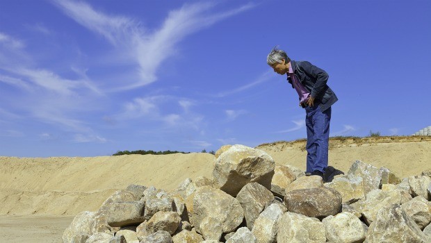 Lee Ufan hunting for stones in Long Island last October.