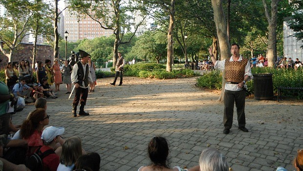 The audience follows the action, with actors parting the crowd as part of the technique of 
