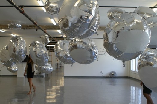 Warhol's original 1966 installation featured balloons designed by Billy Kluver, a scientist and pioneer of merging art and technology.
