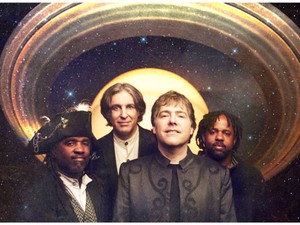 Another shot of Béla Fleck & the Flecktones.