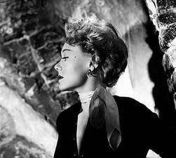 Glynis Johns played the role of Désiree Armfeldt in the 1973 production of 