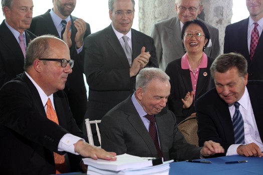 Executive Director of the Port Authority Chris Ward (L), Chairman of Conde Nast S.I. Newhouse (C), and Chairman of the Port Authority David Samson (R) and the lease signing of Conde Nast.