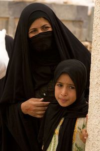 War in Iraq: Refugee mother and daughter