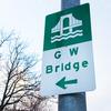 A sign directing New Jersey traffic toward the George Washington bridge. 