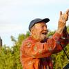  Singer Pete Seeger performs at the 2009 Dorothy and Lillian Gish Prize special outdoor tribute at Hunts Point Riverside Park on Sept. 3, 2009 in New York City. 