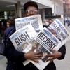 A scene from a Chicago street on Nov. 8, 2000, as Willie Smith holds four different editions of that day’s Chicago Sun-Times, reflecting the rapidly shifting events of election night. 