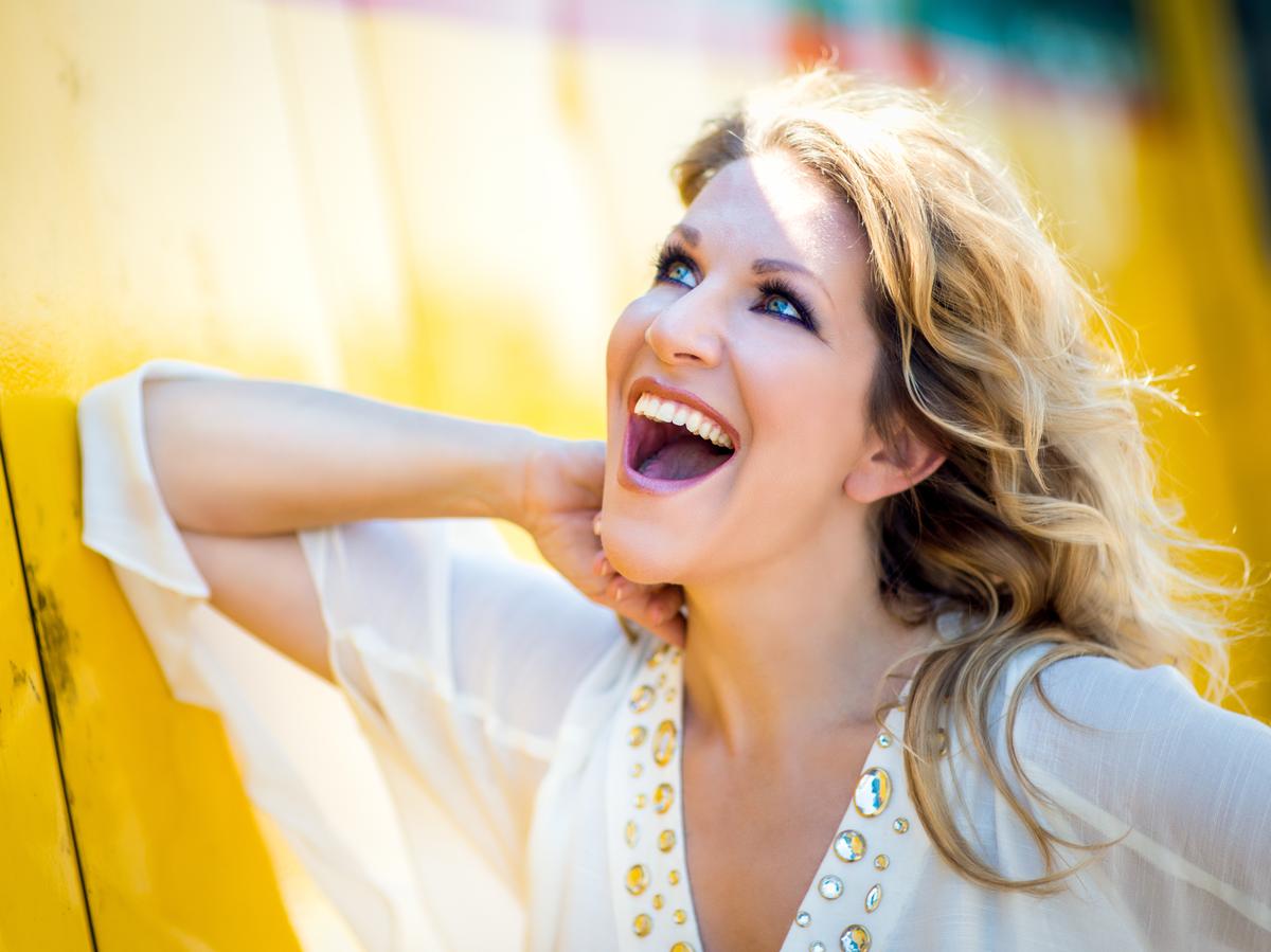 To be a singer. Joyce DIDONATO. Джойс Дидонато в молодости. Джойс Холл. Singing at Home.