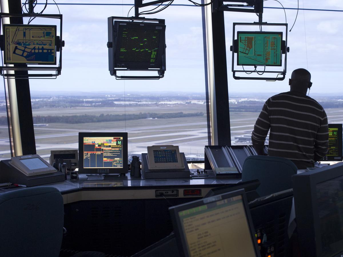 Air Traffic Controllers And Pilots Can Now Communicate Electronically ...