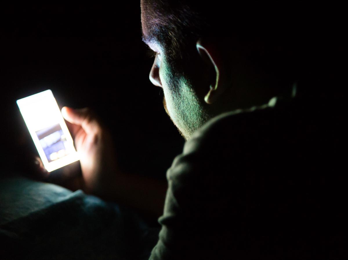 Как снимать видео ночью на телефон Apps Can Cut Blue Light From Devices, But Do They Help You Sleep? Morning Editio