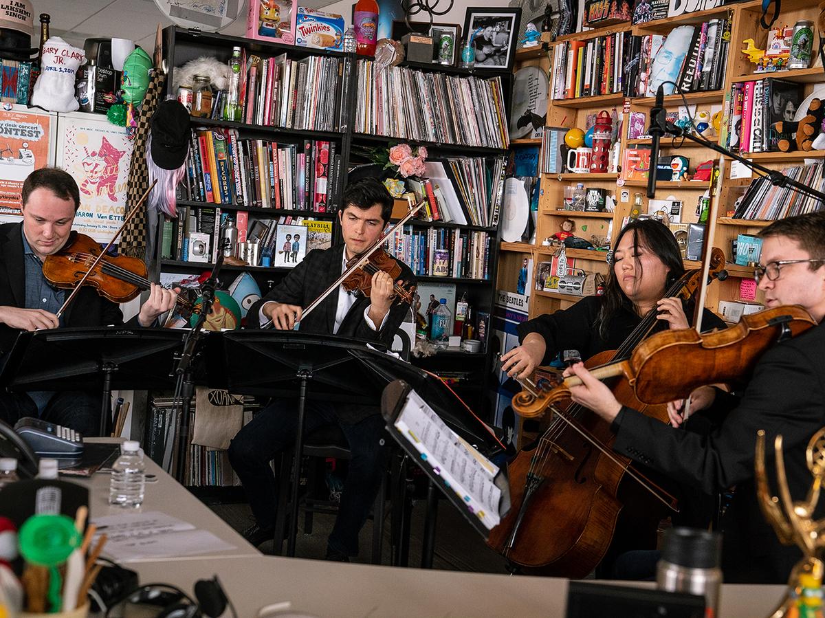 Desk concert