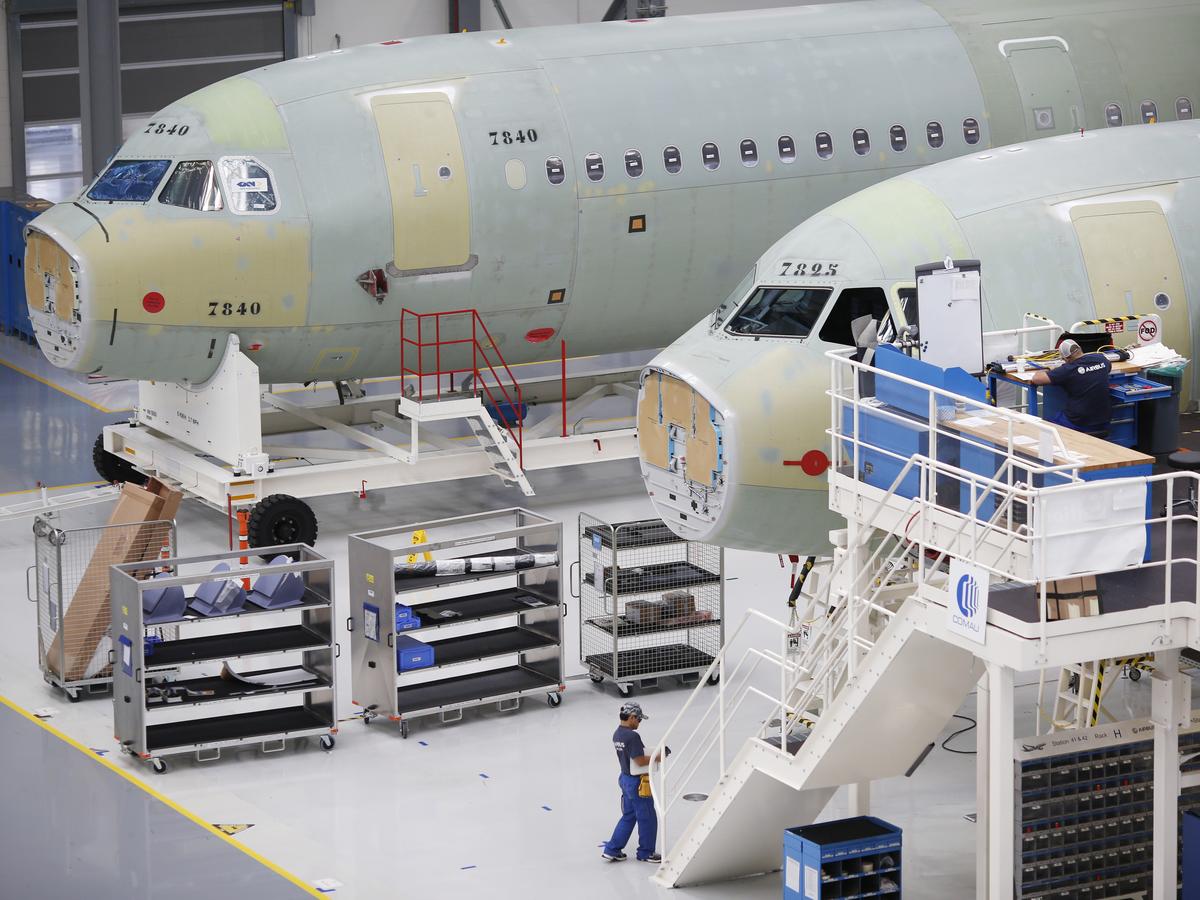Aircraft manufacturing. Airbus Мануфактуринг. Boeing Manufacturing building. Aircraft Manufacturer. RWTH and Airbus.