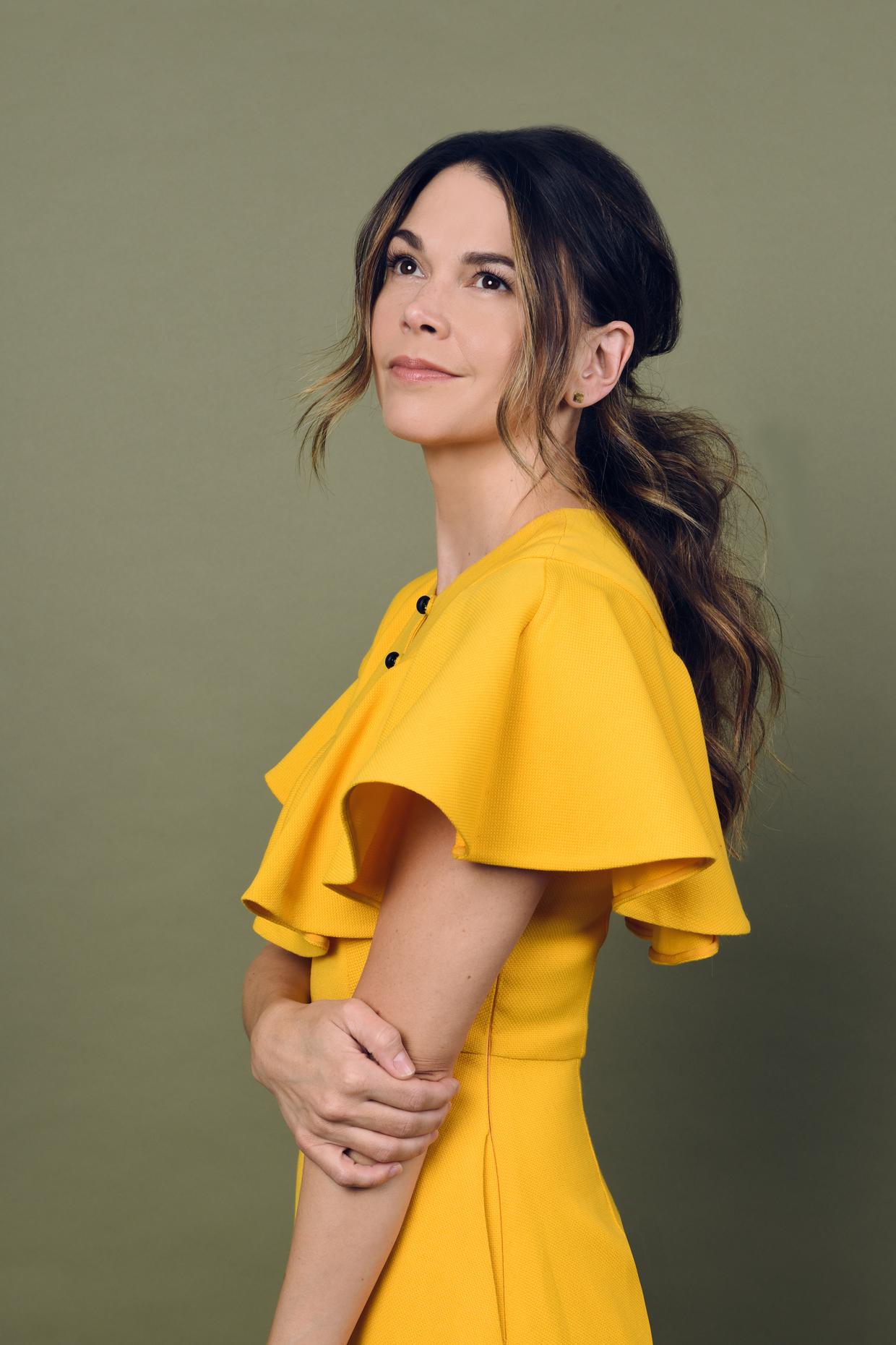 The Untold Story Of Sutton Foster - yres9dr