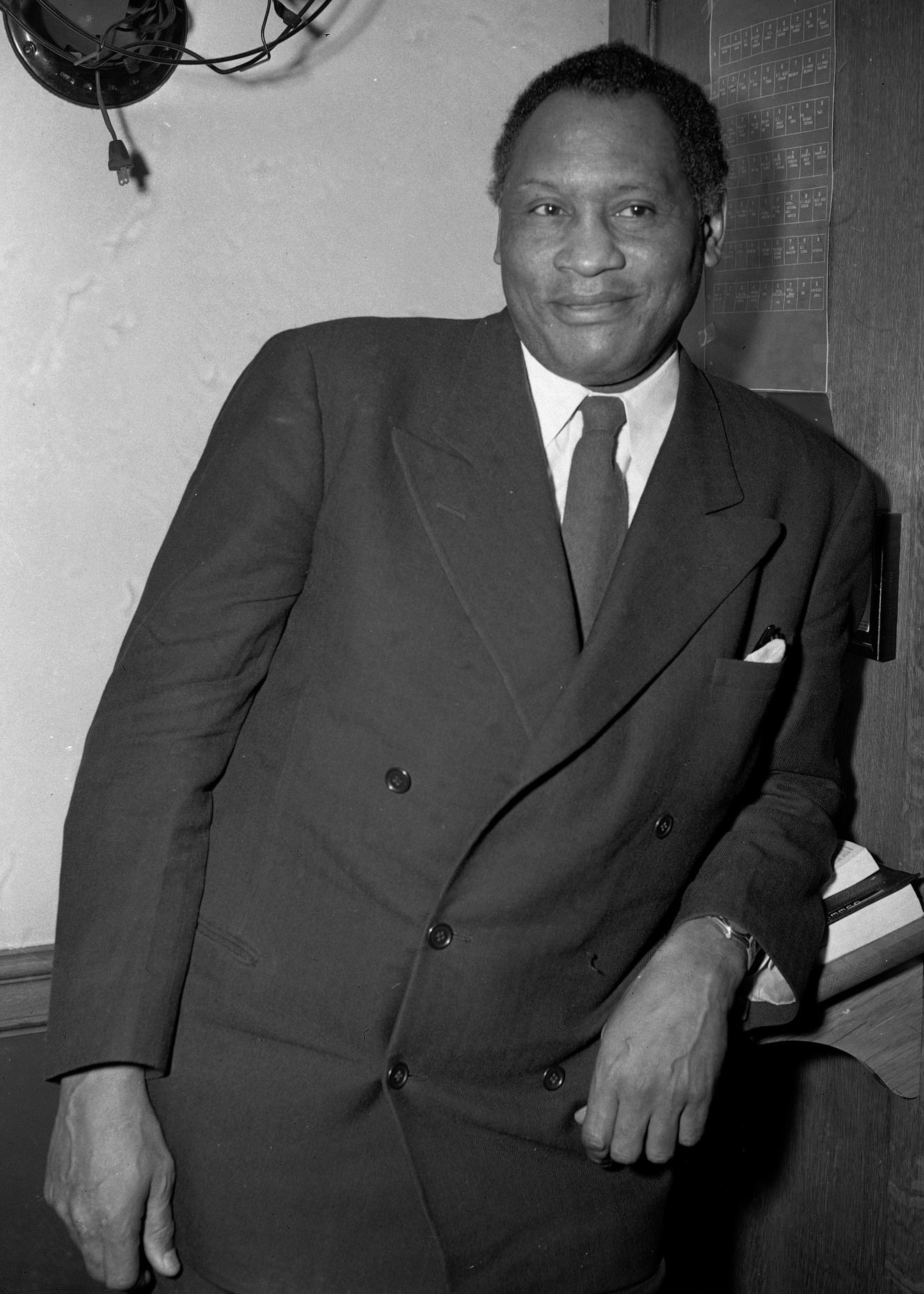 Paul Robeson Jr. Talks About His Father | WNYC | New York Public Radio ...