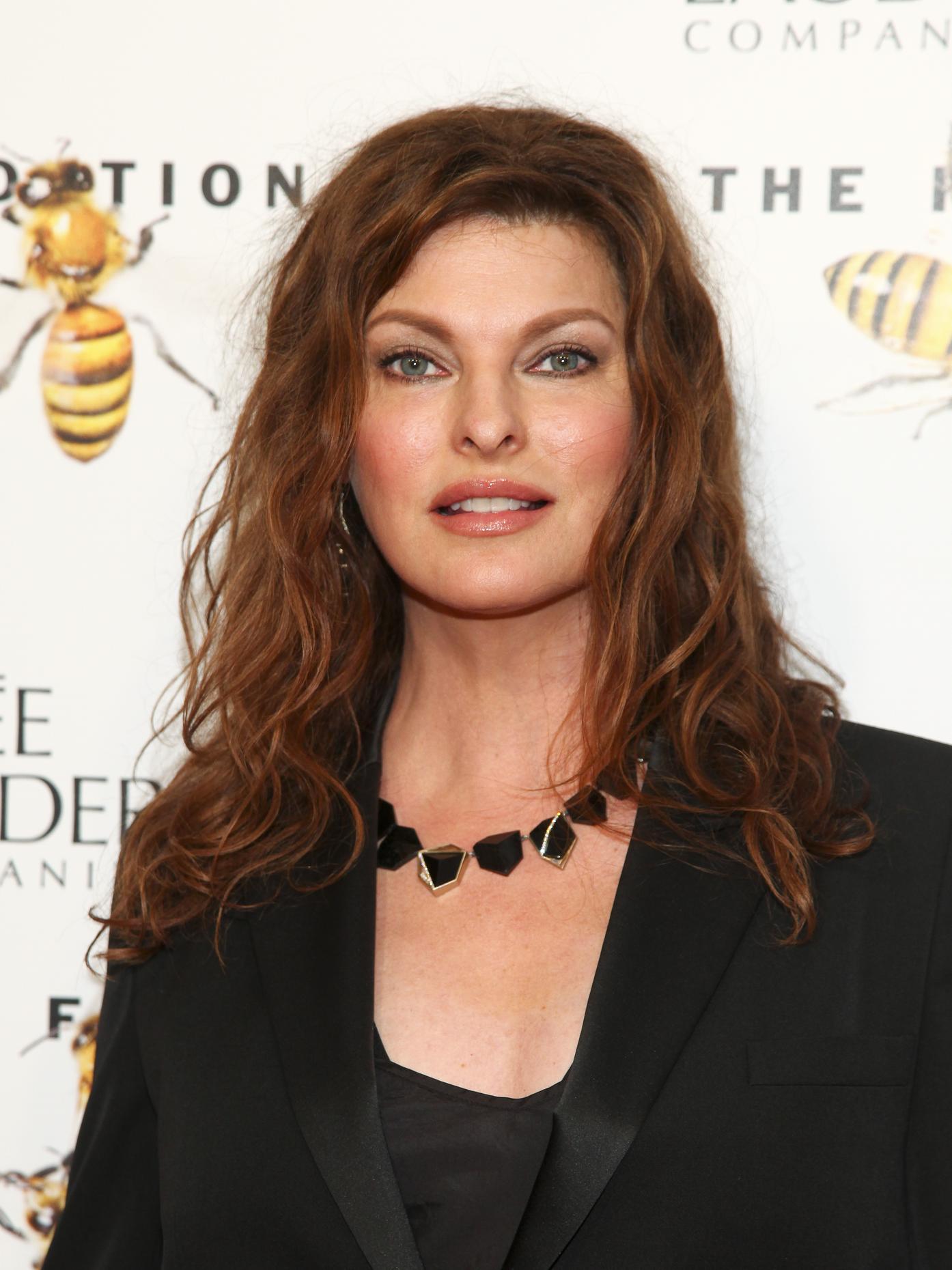 What Linda Evangelista's Lawsuit Reveals About Toxic Beauty Standards ...