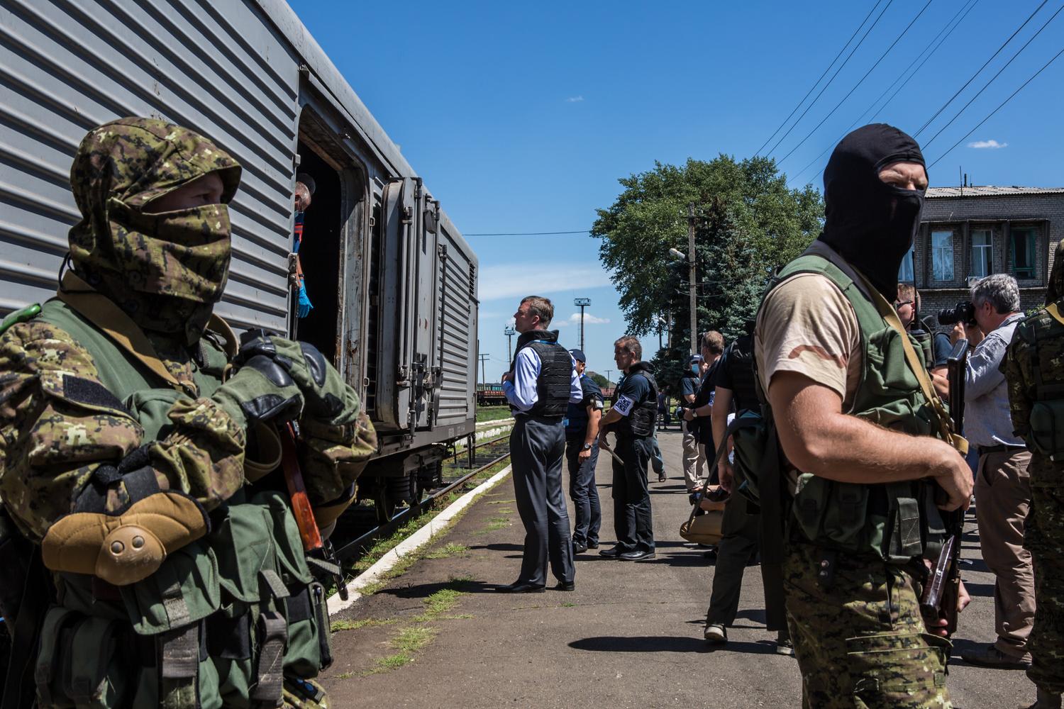 Собрались как то в гостиной военный террорист и врач