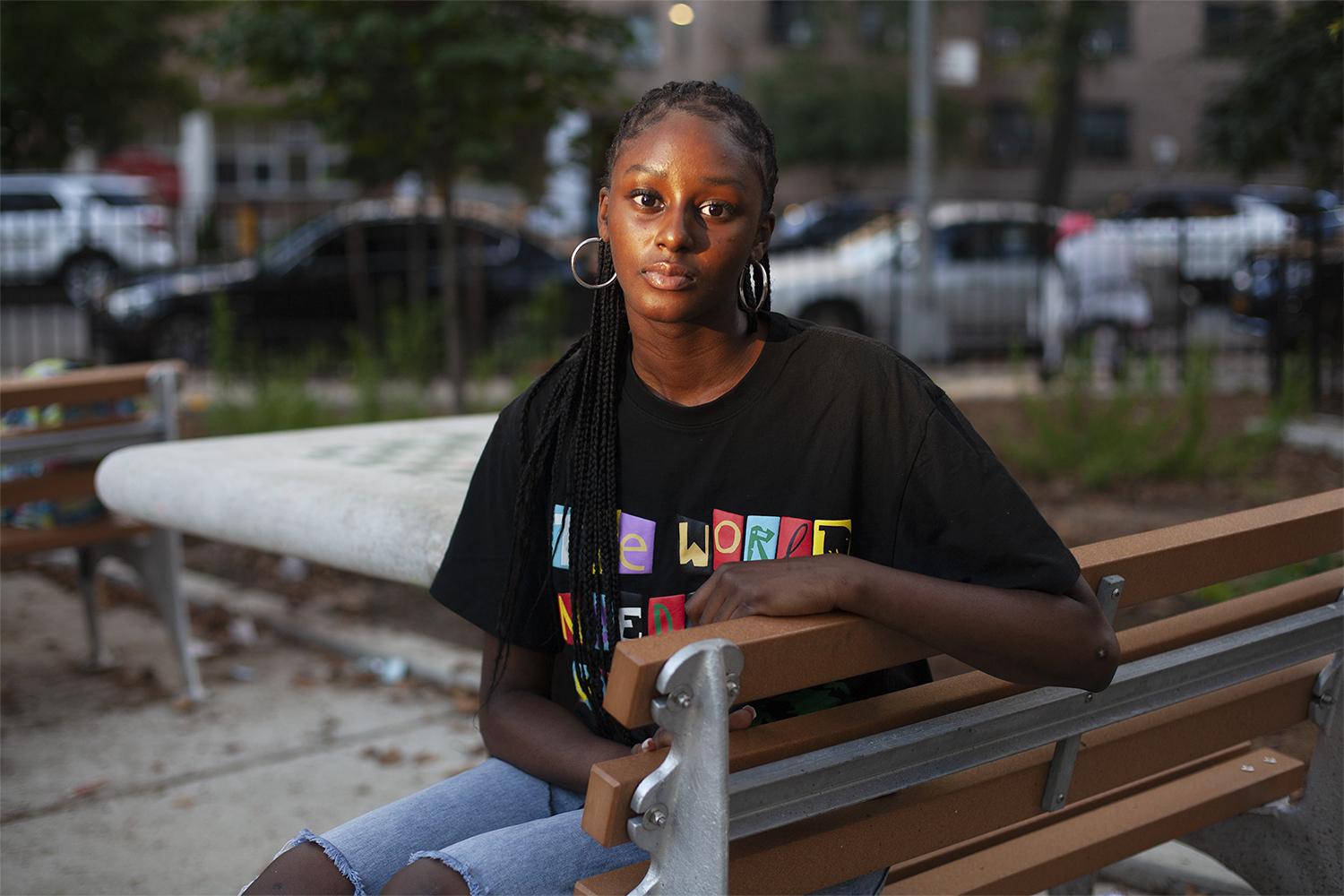一名布朗克斯区的青少年为纽约市公共住房计划的有争议方案而苦恼 | 电台新手