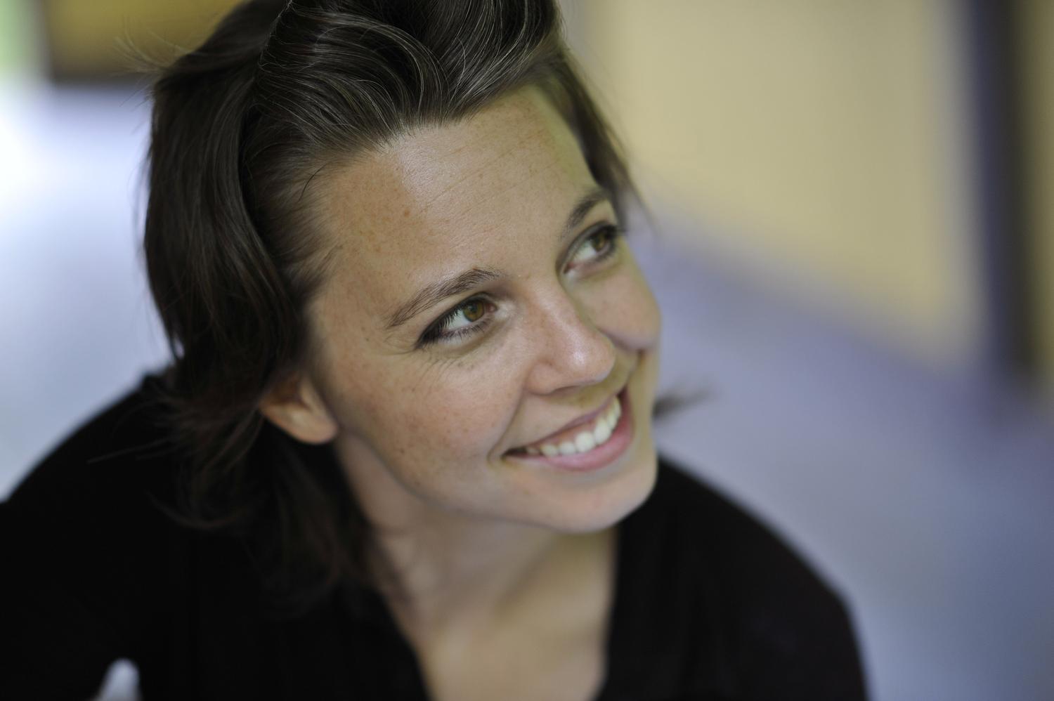 Эрин моргенштерн ночной. Эрин Мэтьюз. Jolie Holland.