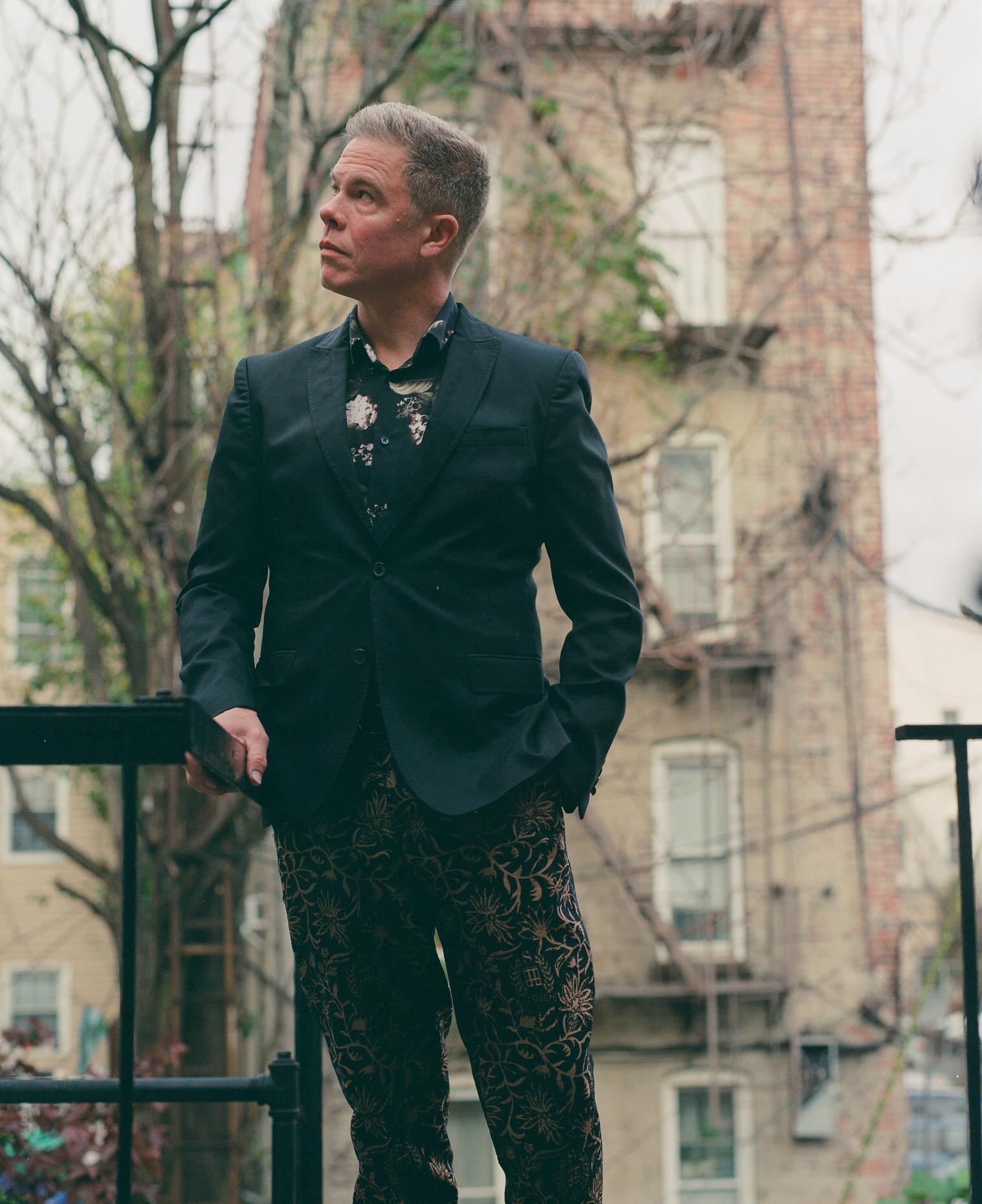 Singer-Songwriter Josh Ritter Performs (Get Lit)
