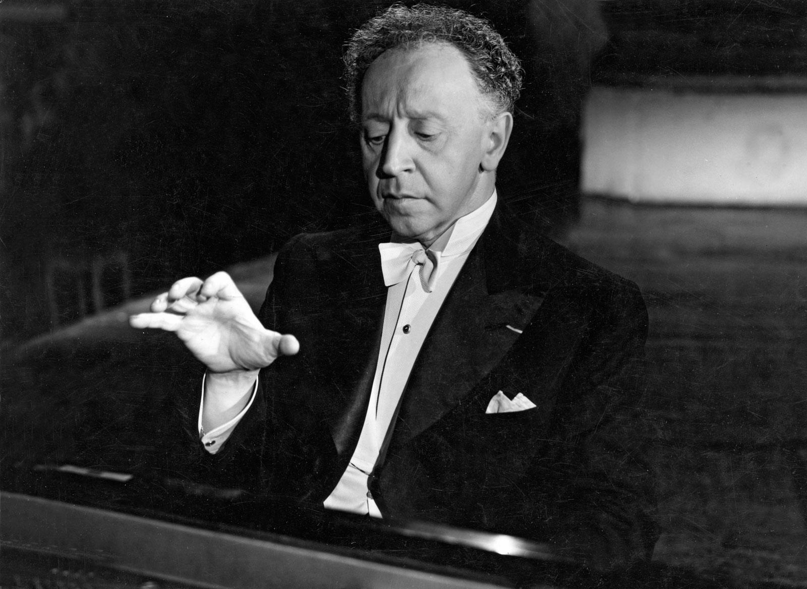 Arthur Rubinstein ao piano