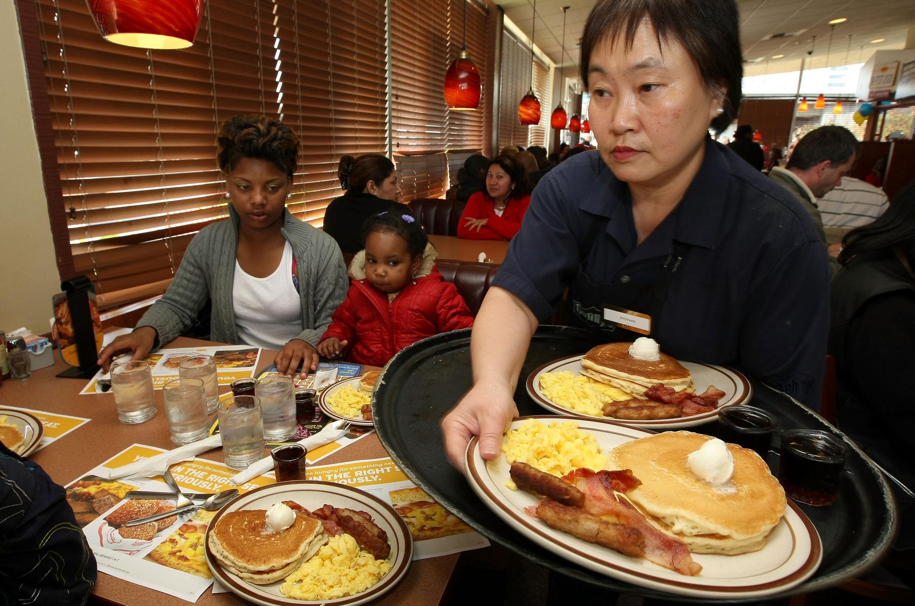 Girl Gives Bj To Dennys Waiter