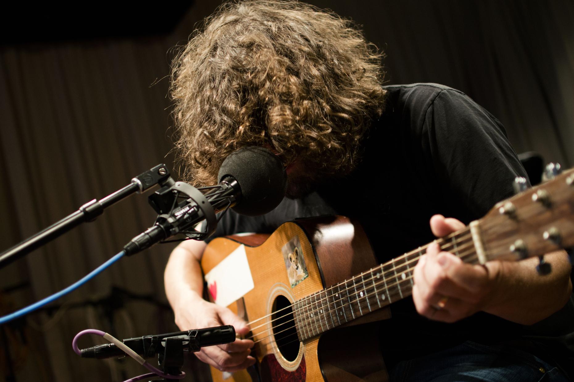 Wind bass. Lou Barlow. Lou Barlow 1988. Lou Barlow анатомия. Lou Barlow Bass.