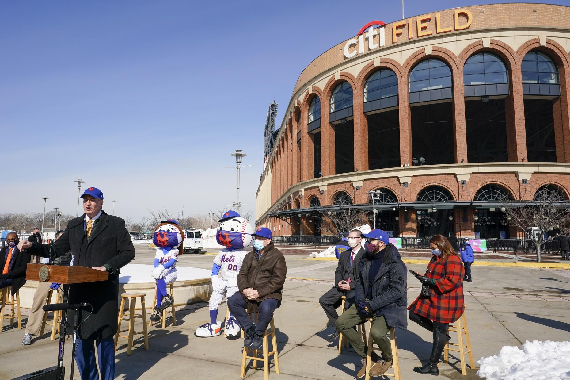 De Blasio, NY Mets welcome Queens residents to Citi Field, the