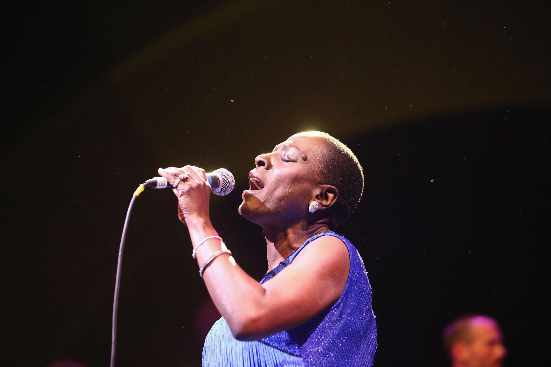 Шэрон Джонс. June Jones. Sharon Jones DIAMONDDOLLXX. Sharon Jones and the DAP-Kings - Live at Nancy Jazz pulsations 2010.