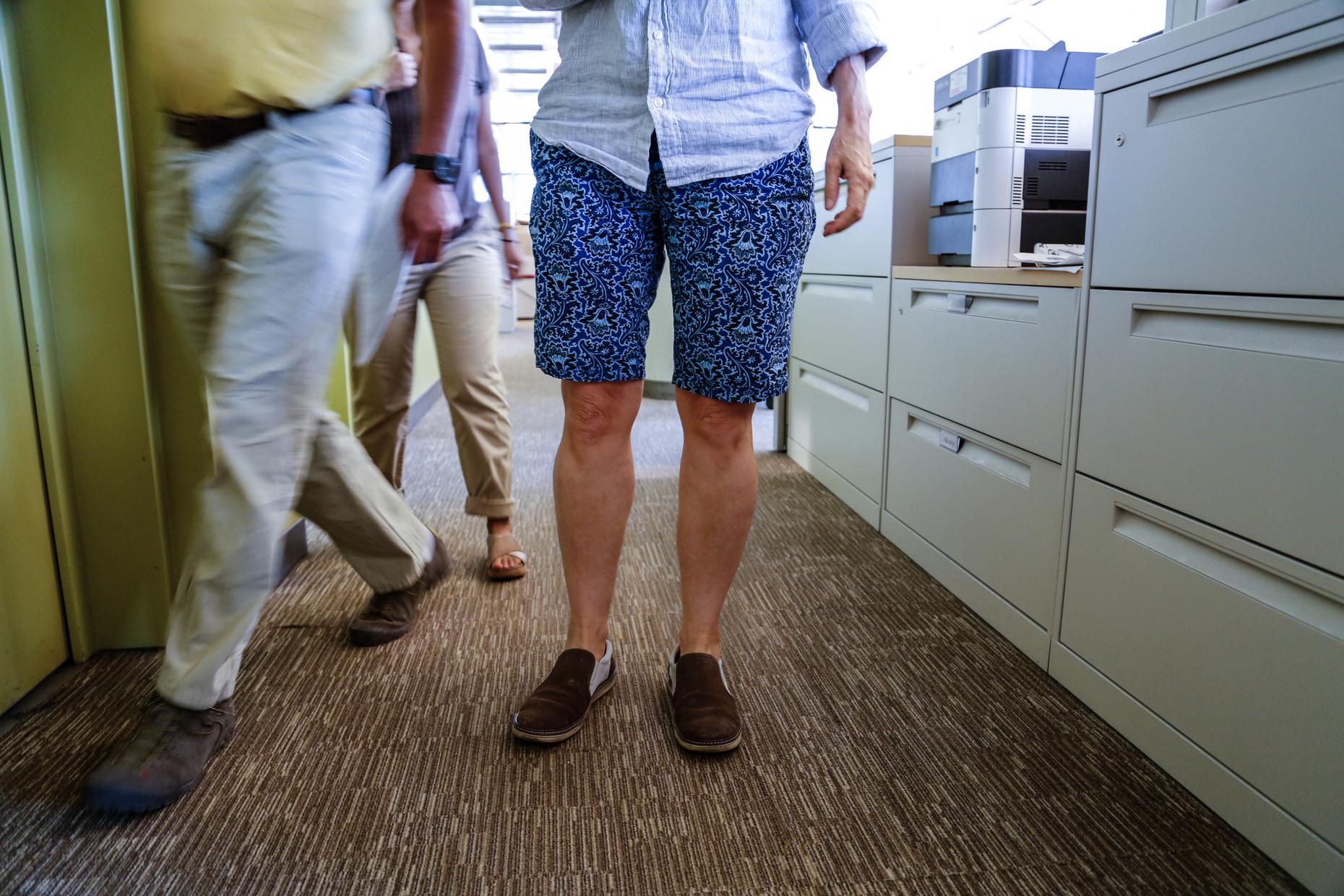 PHOTOS 11 Office Workers Wearing Shorts to Work Because We Can't Even