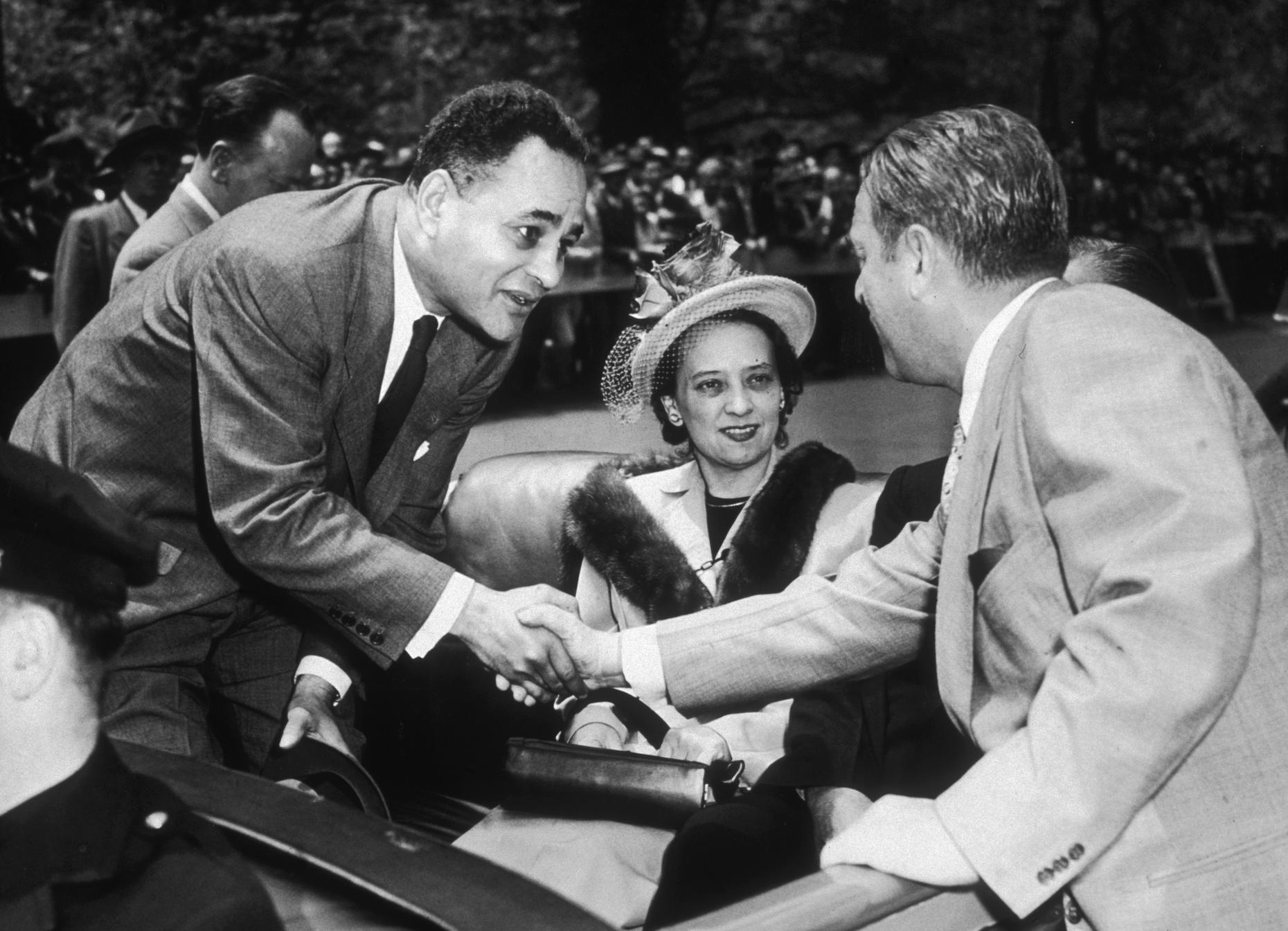 ralph-bunche-announces-landmark-1949-arab-israeli-general-armistice