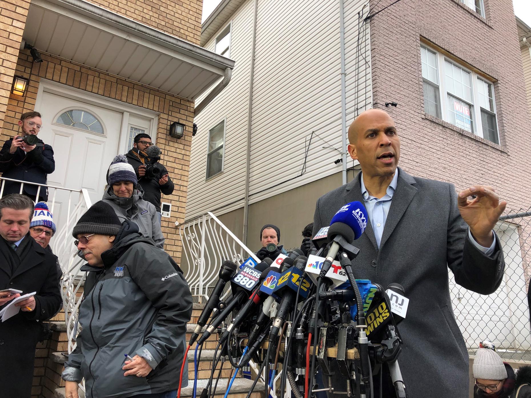 In Midst of Newark's Water Crisis, Local Activists Say Cory Booker Should Spend More Time at Home | WNYC News - WNYC