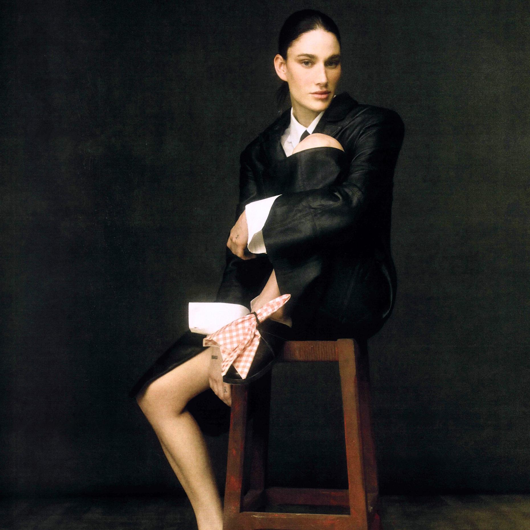 Goth Jazz Provocateur Niia Offers Vintage Elegance and Surprises