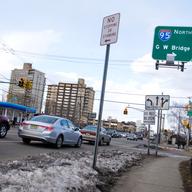 A traffic sign on Lemione Avenue in Fort Lee, NJ directing traffic toward an onramp for the George Washington Bridge.