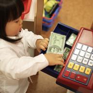 Writer Ron Lieber argues that parents should teach their kids about money from an early age.