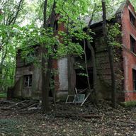 An abandoned building on North Brother Island. Many of these were used to house nurses who treated patients with infectious diseases.