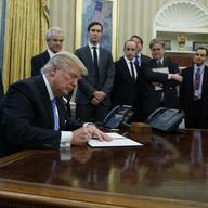 http://www.apimages.com/metadata/Index/Trump/230ae91ec26d4004b8f29a284038fd66/2/0