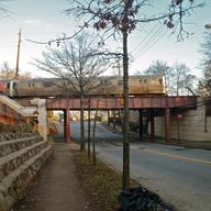 The Staten Island Railroad runs through Grasmere.