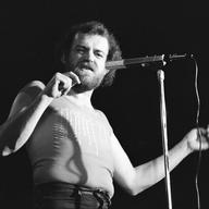 Joe Cocker performs on stage in Nov. 1977.