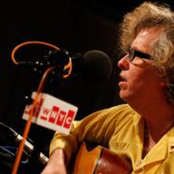 Mark Mulcahy performs in the Soundcheck studio.