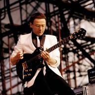 Robert Fripp performing with King Crimson in 1984.