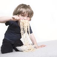 kid eating spaghetti kids food