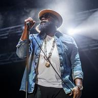 Black Thought performs onstage.