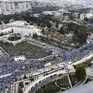 Tens of thousands Israelis protest against Prime Minister Benjamin Netanyahu's judicial overhaul plan outside the parliament in Jerusalem, Monday, March 27, 2023