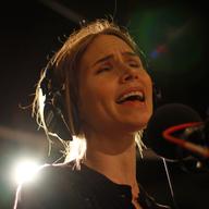 Nina Persson performing in the Soundcheck studio with The Citizens Band.