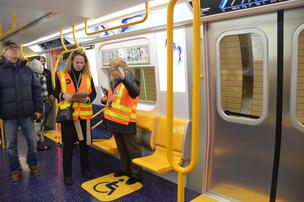 r211_subway_car_prototype_seat_pole