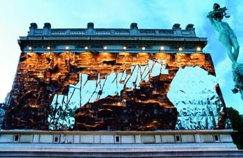 El Anatsui, Broken Bridge, 2012. Site-specific installation for "La Triennale d'art contemporain," MuséeGalliera, Paris, 2012. Photo by Erik Lasalle, Courtesy Jack Shainman Gallery, New York.