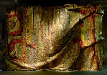 El Anatsui, Dusasa I, 2007. Photo by Giovanni Pancino, Courtesy Jack Shainman Gallery, New York.