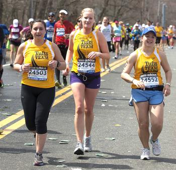 Members of the Tufts marathon team.