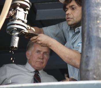 Martin Sheen filming "Bhopal: A Prayer for Rain."