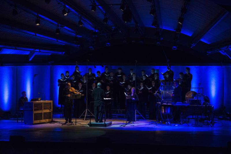 Robert Spano leads the Ojai Festival Singers and soloists in a performance of "Rothko Chapel"